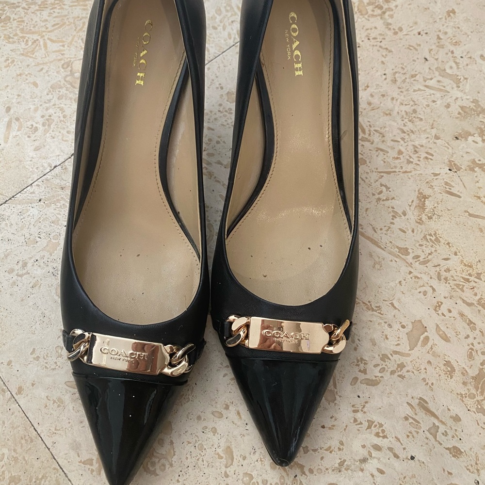 Coach pumps